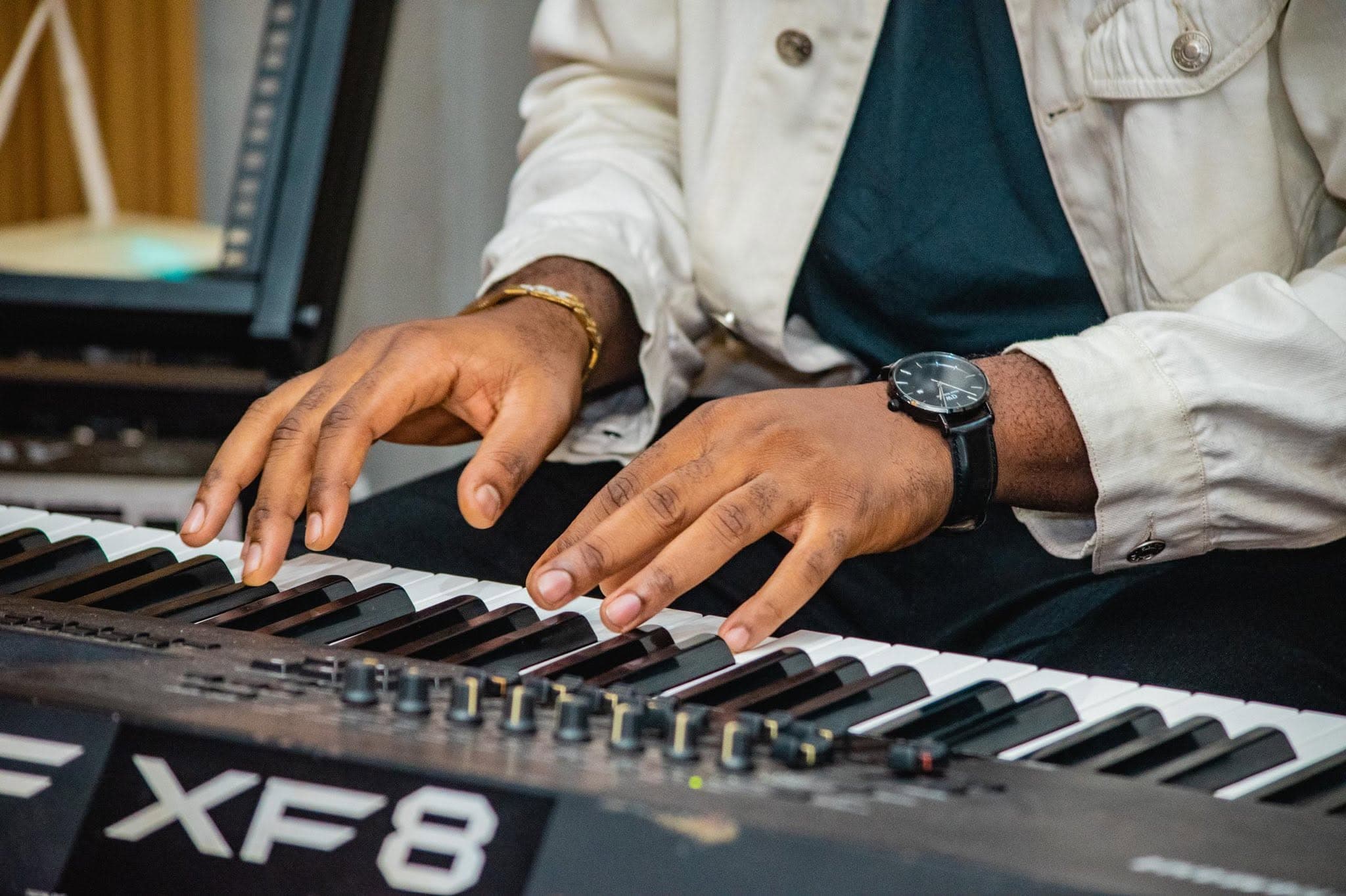Au clavier, au service de la louange